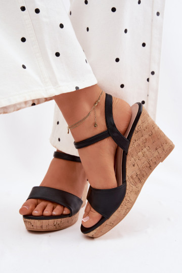 Sandalias de mujer con una plataforma de color negro Clarabella 2