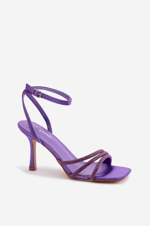Sandalias moradas para mujer con tacones finos y tachuelas brillantes Chiara