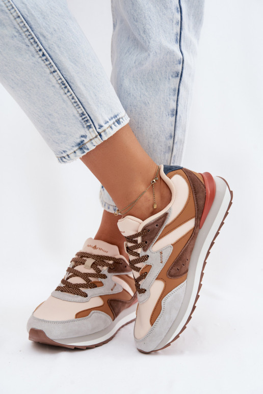 Zapatillas modelo zapatos. Femenino de gamuza McArthur MA253EN color marrón