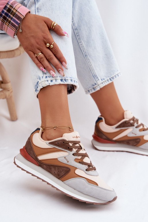 Zapatillas modelo zapatos. Femenino de gamuza McArthur MA253EN color marrón