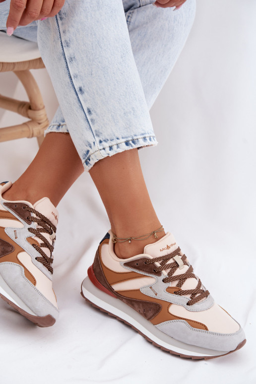 Zapatillas modelo zapatos. Femenino de gamuza McArthur MA253EN color marrón