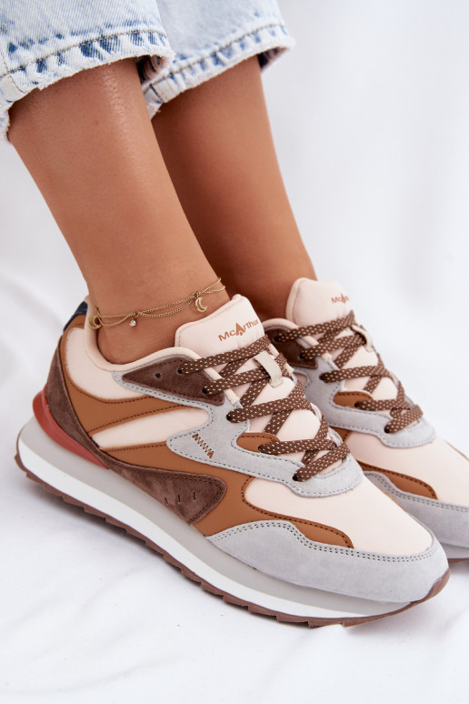 Zapatillas modelo zapatos. Femenino de gamuza McArthur MA253EN color marrón