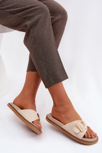 Zapatillas de color marfil para mujer con hebillas doradas Elviane