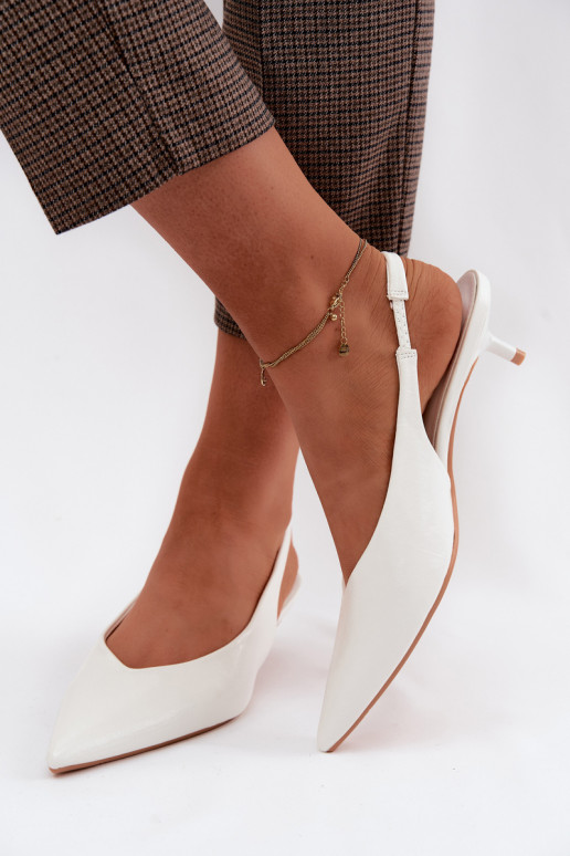 Sandalias lacadas para mujer.Imitacji Skóry con tacones el color blanco Averelle