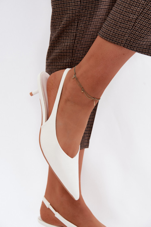 Sandalias lacadas para mujer.Imitacji Skóry con tacones el color blanco Averelle
