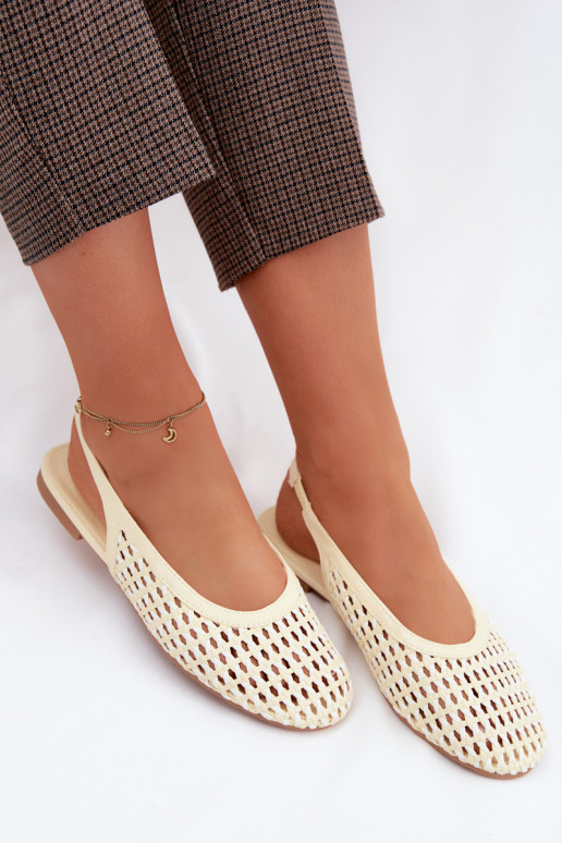 Sandalias de mujer con elementos calados color amarillo Selviora