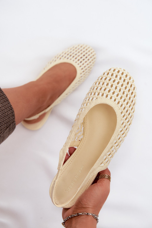 Sandalias de mujer con elementos calados color amarillo Selviora