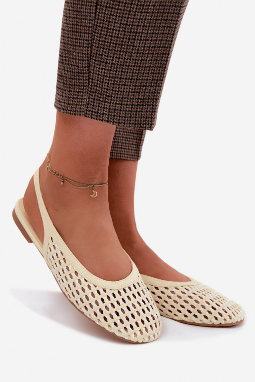 Sandalias de mujer con elementos calados color amarillo Selviora