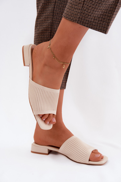 Zapatillas de mujer color marfil con tacones anchos Belissea