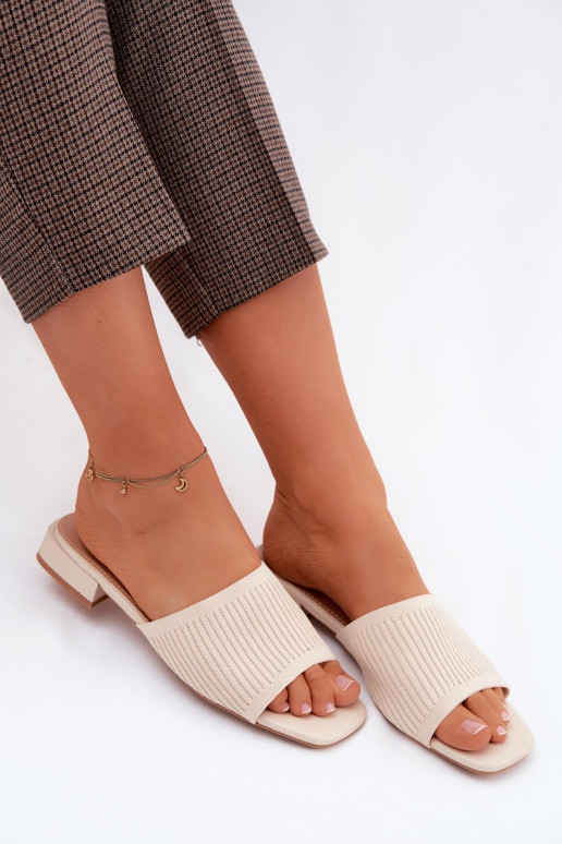 Zapatillas de mujer color marfil con tacones anchos Belissea