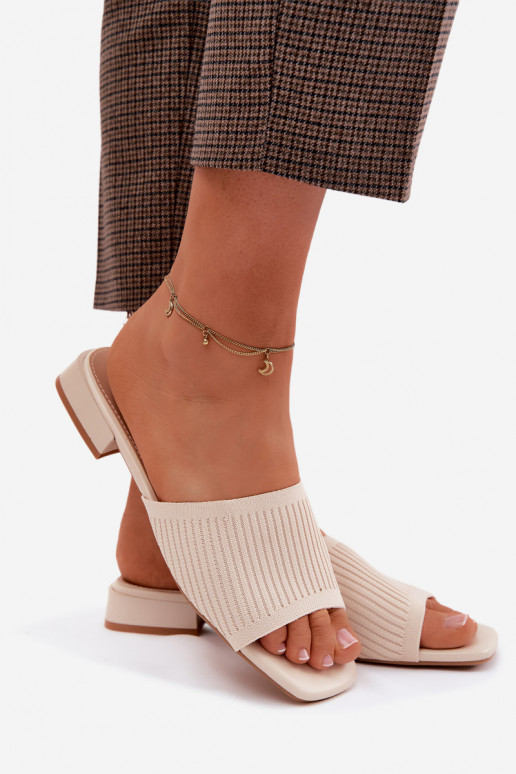 Zapatillas de mujer color marfil con tacones anchos Belissea