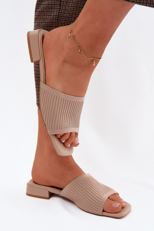 Zapatillas de mujer color arena con tacones anchos Belissea