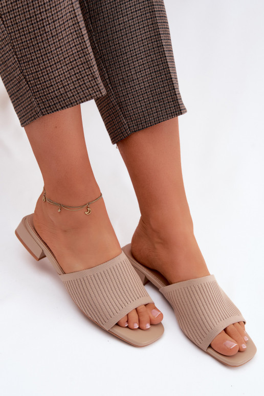 Zapatillas de mujer color arena con tacones anchos Belissea