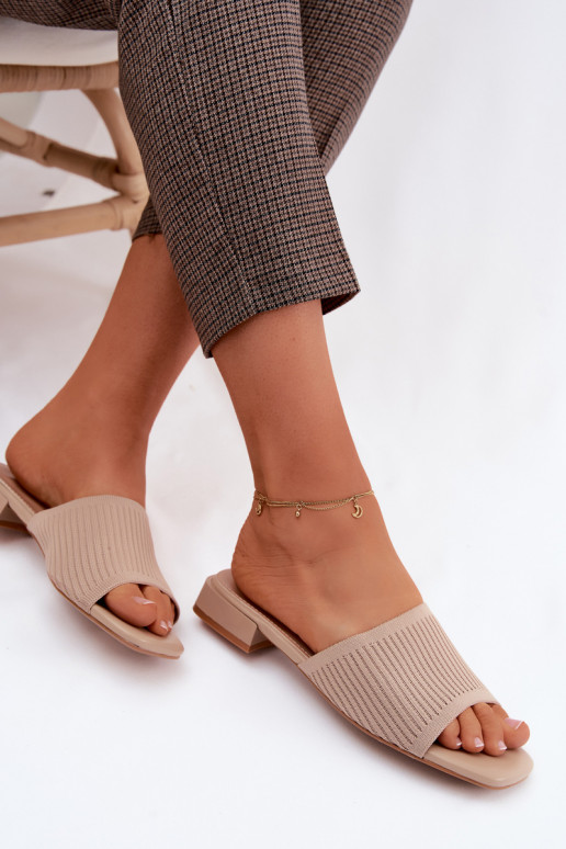 Zapatillas de mujer color arena con tacones anchos Belissea
