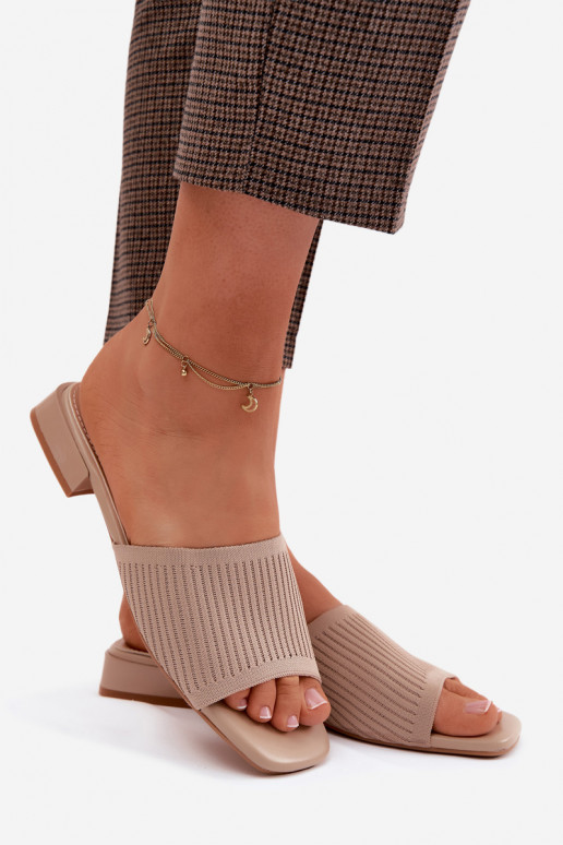 Zapatillas de mujer color arena con tacones anchos Belissea