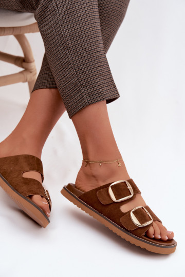 Zapatillas de mujer doradas con hebillas de ante sintético en color marrón Averia