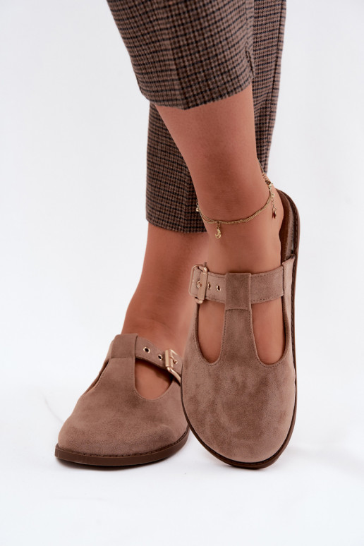Zapatillas de mujer de ante sintético en color arena Melvia