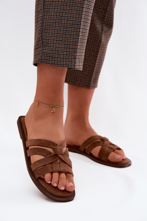 Zapatillas de mujer con tiras de ante sintético en color marrón Calvia