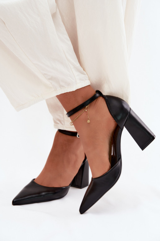 Zapatos de tacón de cuero sintético en color negro Selvra