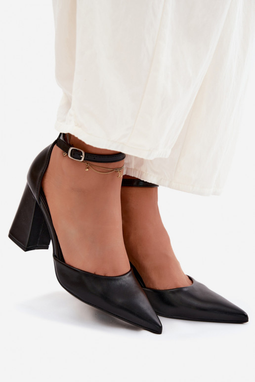Zapatos de tacón de cuero sintético en color negro Selvra