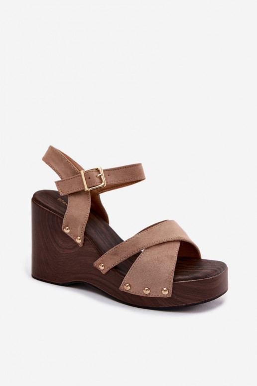 Sandalias de mujer con una plataforma Ze color doradomi Studs beige Velvra