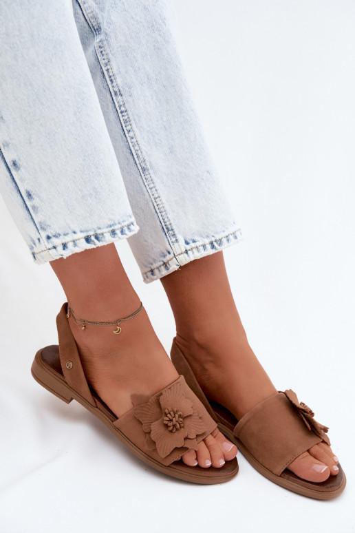 Sandalias de ante con tacones anchos y flores decorativas Zazoo 407471 en color marrón