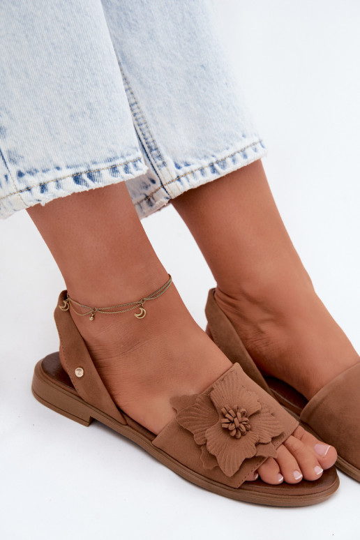 Sandalias de ante con tacones anchos y flores decorativas Zazoo 407471 en color marrón