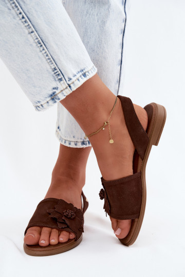 Sandalias de ante con tacones anchos y flores decorativas Zazoo 407471 en color chocolate 2