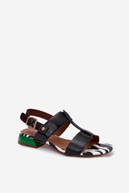 Sandalias de mujercon efecto barnizj Skóry Tiene queciejka K7455-01 de color negro