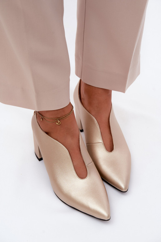 Piel zapatos Femenino con tacones Tiene queciejka K7469-26 color dorado