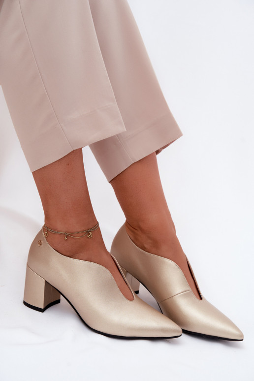 Piel zapatos Femenino con tacones Tiene queciejka K7469-26 color dorado