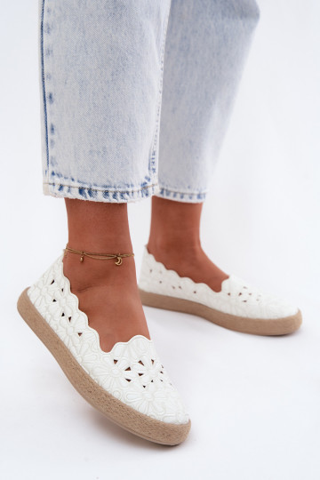 Espadrilles con elementos calados y flores en color blanco Merivelle 2