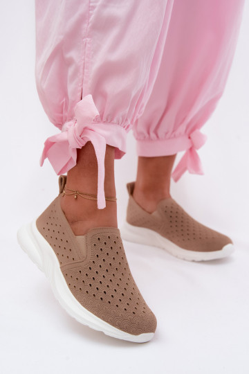 Zapatos slip-on con elementos calados de ante sintético en color arena Geressa