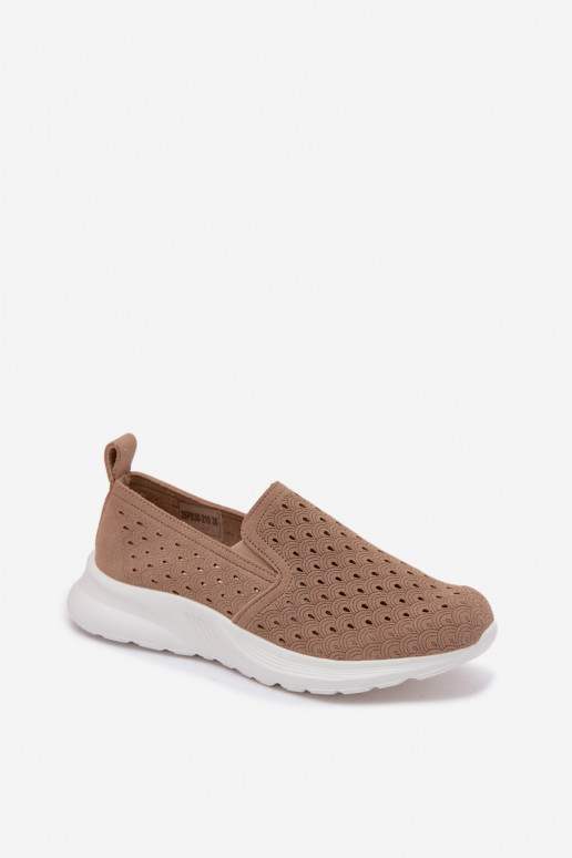 Zapatos slip-on con elementos calados de ante sintético en color arena Geressa