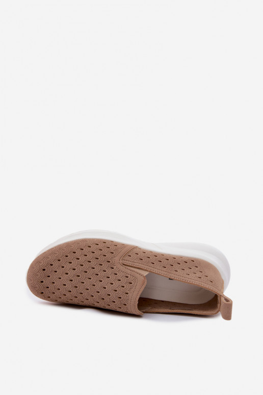 Zapatos slip-on con elementos calados de ante sintético en color arena Geressa