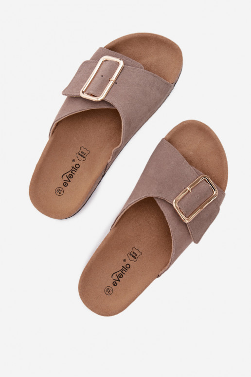 Zapatillas de mujer de ante sintético con hebillas en color arena Beryl