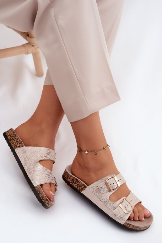 Zapatillas de mujer con hebillas en color dorado Dobby