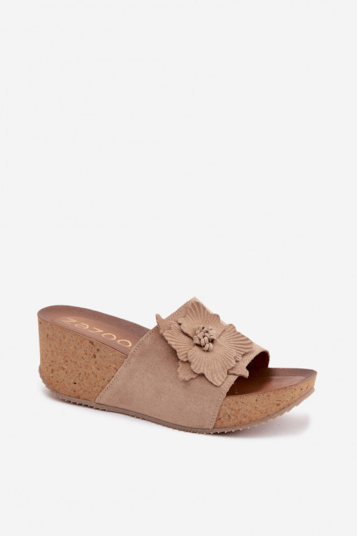 Zapatillas de mujer de ante sintético con plataforma y flores decorativas Zazoo 40312 en color capuchino