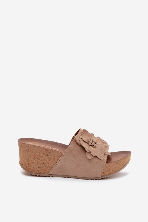 Zapatillas de mujer de ante sintético con plataforma y flores decorativas Zazoo 40312 en color capuchino
