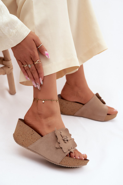 Piel Zapatillas de ante para mujer. con una plataforma Con decoraciones con floresem Zazoo 40312 color capuchino