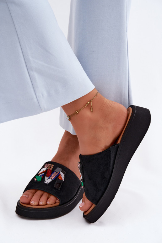 Zapatillas de mujer de ante sintético con adornos y plataforma Vinceza 66942 en color negro