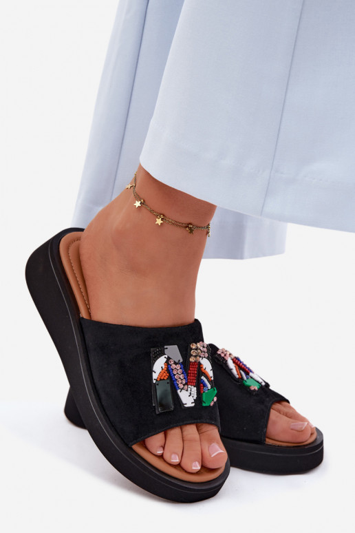 Zapatillas de mujer de ante sintético con adornos y plataforma Vinceza 66942 en color negro