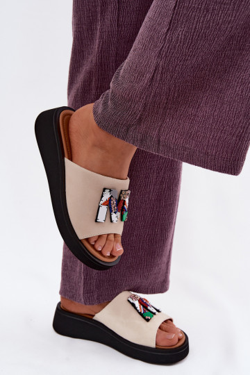 Piel Zapatillas de ante para mujer. con adornos con una plataforma Vinceza 66942 beige