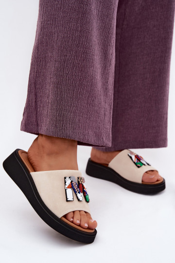 Piel Zapatillas de ante para mujer. con adornos con una plataforma Vinceza 66942 beige 2