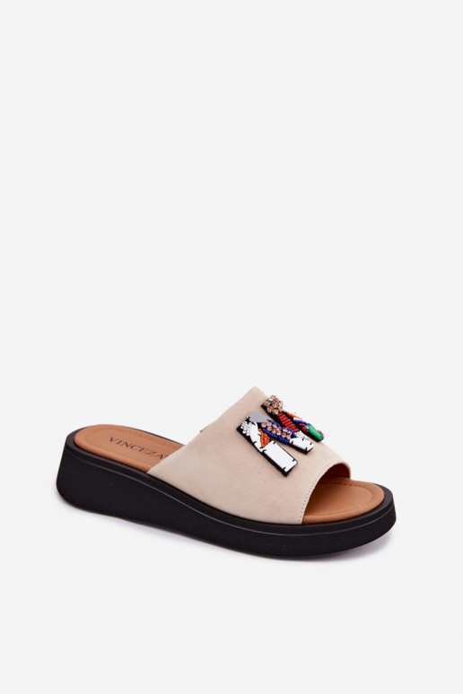 Zapatillas de mujer de ante sintético con adornos y plataforma Vinceza 66942 en color arena
