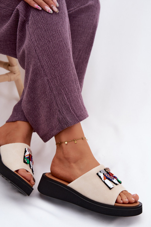 Piel Zapatillas de ante para mujer. con adornos con una plataforma Vinceza 66942 beige