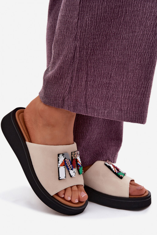 Piel Zapatillas de ante para mujer. con adornos con una plataforma Vinceza 66942 beige