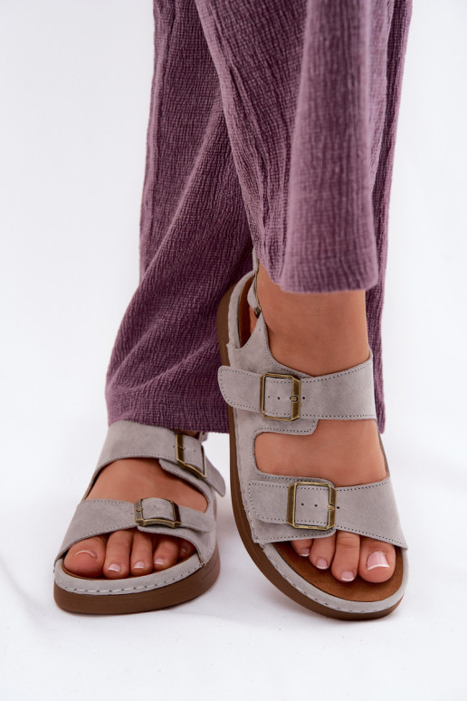 Sandalias de mujer de ante sintético gris con hebillas Vinceza 79620