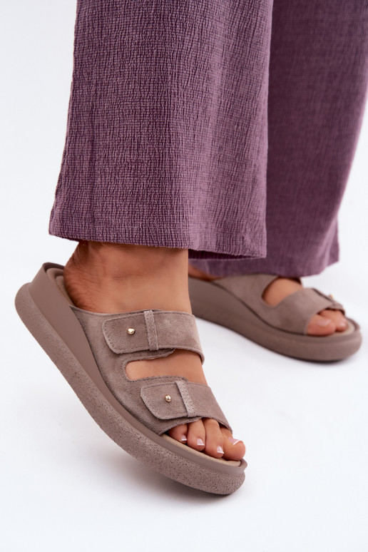 Piel Zapatillas de ante para mujer. con una plataforma Vinceza 66916 beige