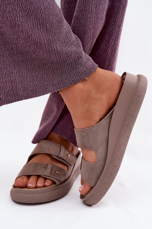 Piel Zapatillas de ante para mujer. con una plataforma Vinceza 66916 beige